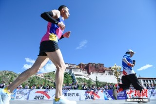 2024拉萨半程马拉松鸣枪开跑